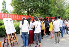 商丘师院＂晨跑送餐＂呼吁大学生早睡早起勤锻