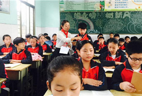 “交通安全，文明出行”为主题的安全交通和校