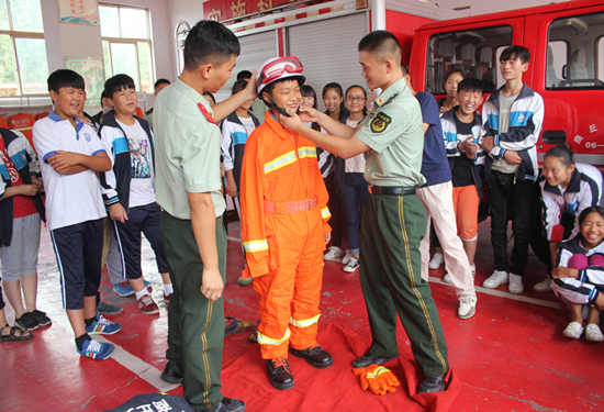 民权团县委开展“心手相牵·共话安全”--中学生