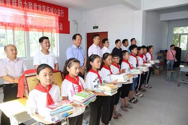 省青年联合会在柘城县开展快乐书屋捐赠商丘网络作家端午公益活动